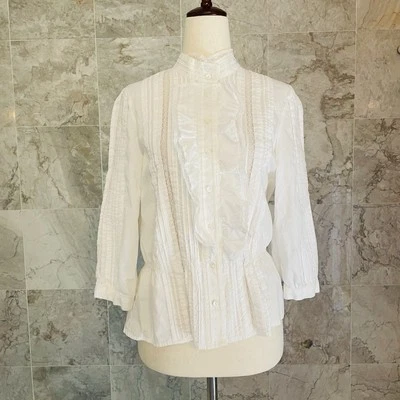 Vince. Camisa plisada plana con volantes de encaje blanca manga 3/4 4 Foto 1 de 4