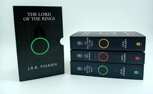 The Lord of the Rings Trilogy – J.R.R. Tolkien – 3 Book Paperback Box Set VG - Bild 1 von 9
