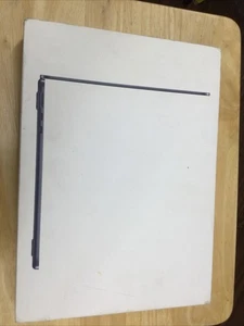 Apple MacBook Air A3113 MXCV3LL/A M3 16GB 512GB SSD Sequoia 15.5 Midnight Usato - Foto 1 di 10