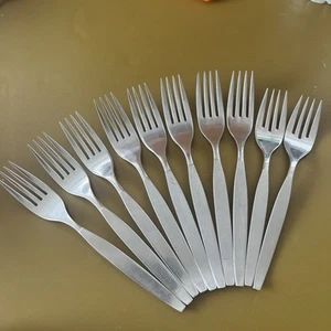 8 Forchette da Pranzo 2 Forchette per Insalata FROSTFIRE Oneida Posate Inox Satinato Lucido - Foto 1 di 4