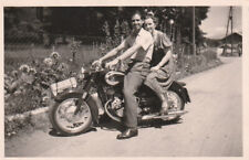 Foto - junges Paar auf alten Puch Motorrad, Oldtimer, Kennzeichen K 9.852