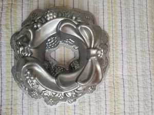 Nordic Ware Feiertagskranz Kuchenform Schwer Aluminiumguss USA Neu - Bild 1 von 2