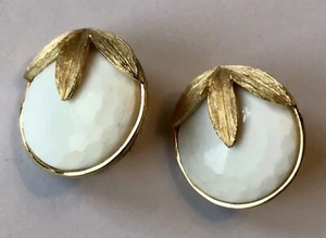VINTAGE CROWN TRIFARI WHITE CABOCHON EARRINGS - Picture 1 of 2