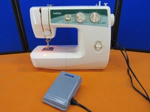 Máquina de coser mecánica Brother LS-2020 con pedal totalmente probada - Imagen 1 de 7