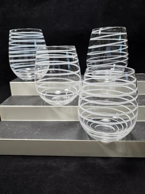 Conjunto de 4 taças de vinho Kate Spade "CHARLOTTE STREET" sem haste 16 oz faixas brancas - Imagem 1 de 4