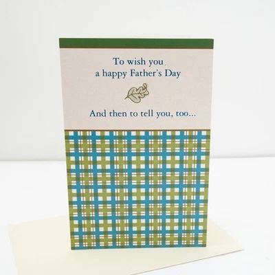 Tarjeta de felicitación del Día del Padre con hoja de cuadros americana y sobre NOS Foto 1 de 4