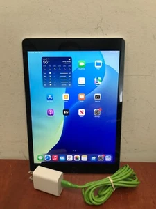Apple iPad 9th Generation 64GB Wi-Fi Only - Picture 1 of 3