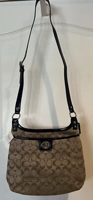 NOVA BOLSA TIRACOLO COACH cáqui e marinha Penelope assinatura hippie fina F19259 - Imagem 1 de 4