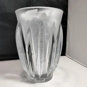 Jarrón de cristal esmerilado firmado LALIQUE COURCHEVAL 8" de alto - Imagen 1 de 11