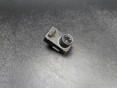 Interruptor de faros 2017 Cadillac Escalade ESV 84154107 2015 2016 2018 2019 2020 Foto 1 de 4