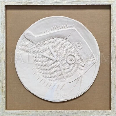 PABLO PICASSO "GRAND POISSON (BIG FISH)" 1956 | RARE WHITE EARTHENWARE CLAY DISH - Image 1 of 4
