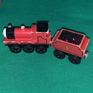 Motor James de tren ferroviario de madera Thomas Friends e imanes planos manchados - Imagen 1 de 4