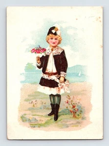 Tarjeta comercial victoriana de flores infantiles de la década de 1890 moda náutica 4,25" x 3" - Imagen 1 de 2