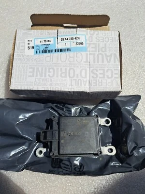 RENAULT CAPTUR RADAR SENSOR FRONT - 284478542R - 284474545R 2019-2024 284478542R - Image 1 of 2