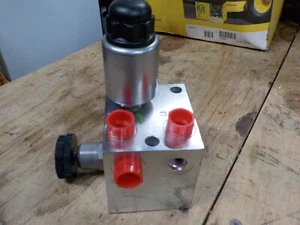 John Deere 3032R 3038R Dreipunkt-AHK-Steuerventil vorne LVA21884 - Bild 1 von 10