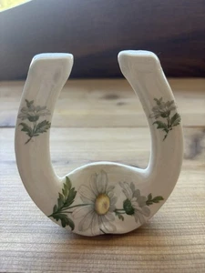 Pomandro vintage de cerámica floral en forma de herradura de Sallie Robinson - Imagen 1 de 5