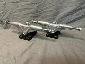 2 NOS Variflex 8.75" Trucks Lance Mountain John Lucero Skateboard Oldschool Vintage - Bild 1 von 4