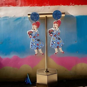 Miss Frizzle Schulanfang magischer Schulbus blau Buchstapel Ohrhänger  - Bild 1 von 1