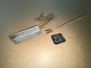 Corvette accelerator gas pedal and bracket mount 69 70 71 72 73 74 75-82 GM OEM - Bild 1 von 8