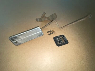 Corvette Acelerador Gas Pedal y Soporte Montaje 69 70 71 72 73 74 75-82 GM OEM Foto 1 de 4