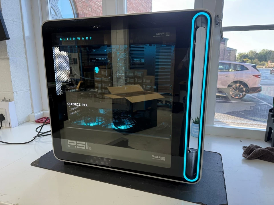 Alienware Area 51 Gaming PC Ultra 9 285K 64GB 2TB RTX 5090 32GB 11H 3Yr Warranty - Image 1 of 4