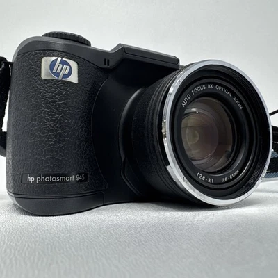 Câmera Digital HP PhotoSmart 945 5.3MP Zoom Óptico 8x GRLYB-0310 com Acessórios - Imagem 1 de 4
