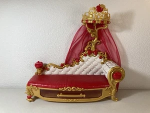 Ever After High - Getting Fairest - Apple White’s Fainting Couch Schlafsofa - Bild 1 von 13