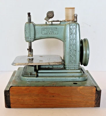 Máquina de Coser Infantil Betsy Ross Modelo Nº 707 Piezas o Reparación Foto 1 de 4