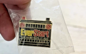 Batería Everstart "El nombre lo dice todo" Pin Tie Tack 1" de largo - Imagen 1 de 2