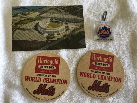 NEW YORK METS VINTAGE LOT : KEY CHAIN, POSTCARD, 2 Rheingold Beer Mets Coasters Cover