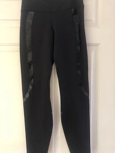 H&M Gym Leggings Move Design S/S Black With Pattern Performs With Body Movement - Picture 1 of 9