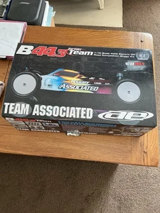 TEAM ASSOCIATED B44.3 FACTORY TEAM VERY RARE CAR BRAND NEW - Picture 1 of 10