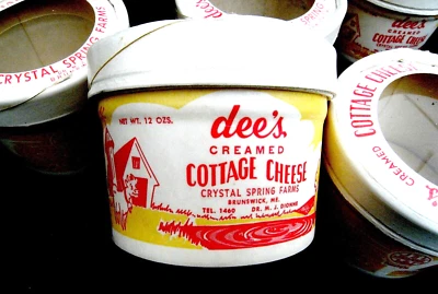 4 VINTAGE DEE'S CRYSTAL SPRINGS FARM - MAINE- COTTAGE CHEESE CONTAINERS EX++ - Image 1 of 4