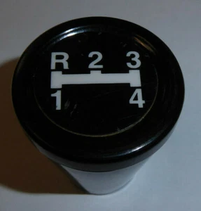 GETRIEBEKNAUF c/w R 1 2 3 4 AUFKLEBER. KOMPATIBEL MIT: MASSEY FERGUSON (VERSCHIEDENE) - Bild 1 von 3