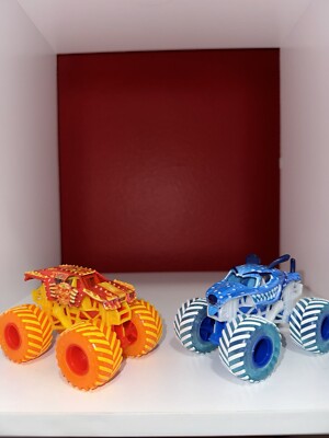 Monster Jam Fire & Ice Max-D Monster Mutt Dal...