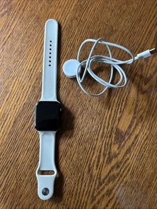Apple Watch Series 5 44 mm boîtier en aluminium GPS + cellulaire - débloqué - Photo 1 sur 5