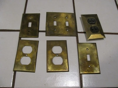 Lot of 6 Electric Light Switch/Wall Outlet Cover Plates Brass - Image 1 of 3