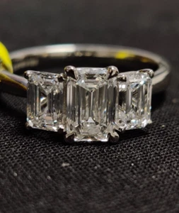 IGI, 6.50Ct D-E/VS Lab Grown Emerled cut Diamond Trilogy Ring In platinum - Picture 1 of 10