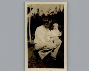 Antique 1940's Sitting With Dad - Black & White Photography Photos - Bild 1 von 2