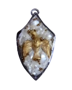 pENDANT GOLD BIRD & FAUX PEARLS ACRYLIC UNIQUE DESIGN VINTAGE JEWELRY  neocurio - Picture 1 of 7