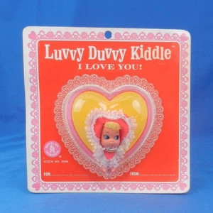 Vintage Liddle Kiddles LUVVY DUVVY Tiny Doll Valentine Pin Mattel 1968 *ON CARD* - Picture 1 of 3