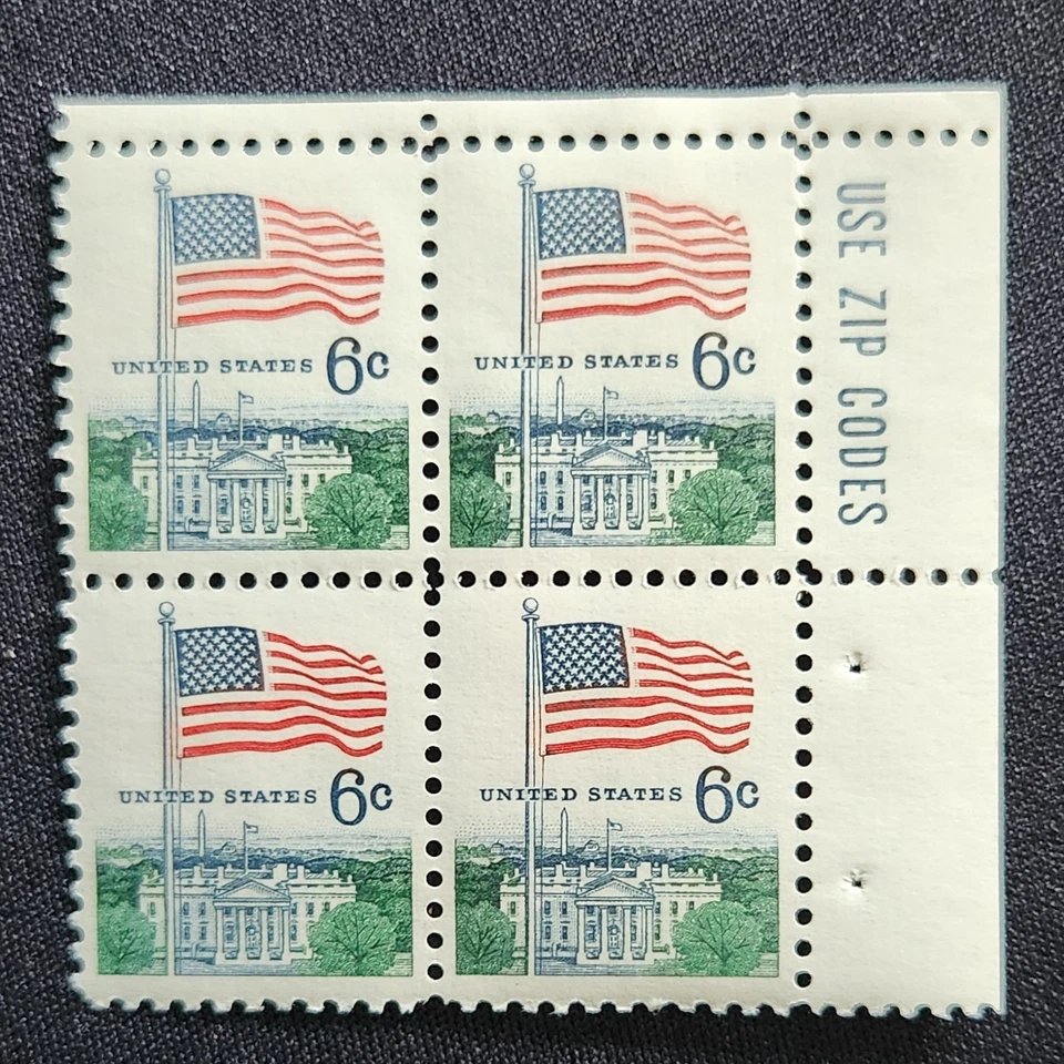 US Scott 1338D - Flag & White House - MNH - 1970 Issue - Block of 4 - Image 1 of 1