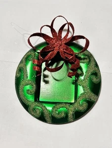 Vintage Metall Weihnachtskugel Ornament Bilderrahmen rund grün Kugel mit roter Schleife - Bild 1 von 8