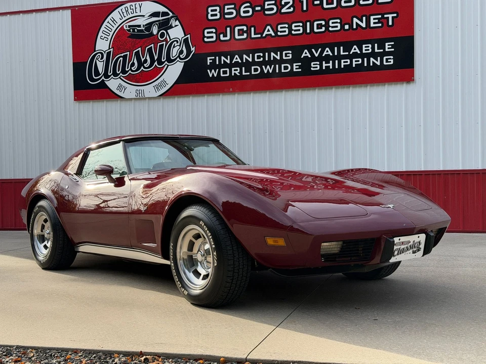 Chevrolet Corvette 1977 cupé 350 V8 techo en T automático Foto 1 de 4