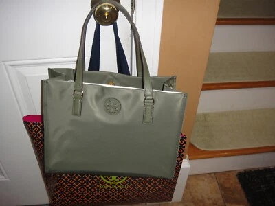 NOVA Bolsa Tote Tory Burch ELLLA Pequena Nylon Folha de Palmeira.VAREJO $248.00.100% AUTÊNTICA - Imagem 1 de 4
