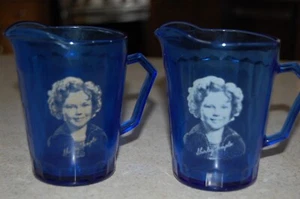 VINTAGE 1930er KOBALT HASELNUSS ATLAS SHIRLEY TEMPLE KINDERSPIELZEUG SAHNEKÄNNCHEN/KRUG KONVOLUT - Bild 1 von 8