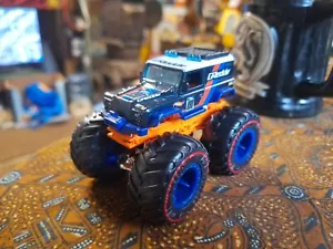 Hot Wheels Monster Trucks Land Rover Defender 90 O'Reillys Exclusive 2022 GREDDY - Picture 1 of 5