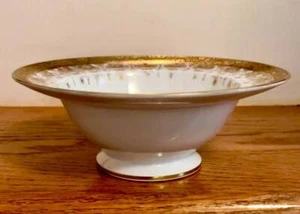 RARE JPL~JEAN POUYAT LIMOGES FOOTED BOWL~GOLD ENCRUSTED~CENTER STAR MEDALLION~V - Picture 1 of 5