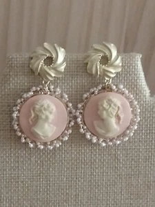 Pendenti con particolare cameo rosaπππ - Foto 1 di 4