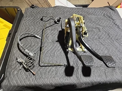 2004-2010 BMW E60 E63 530i 535i 545i 550i M5 M6 Manual Clutch Brake Pedal Box - Image 1 of 4